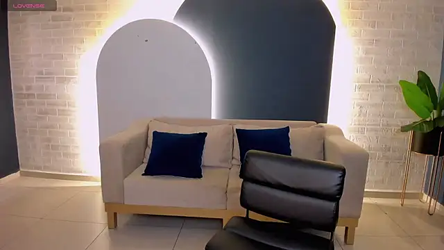 StacyWoods online show from March 17, 10:49 am