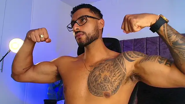 Snapshot of LiamGarcia1 chatting on November 26, 2:51 pm LiamGarcia1 online show from November 26, 2:51 pm