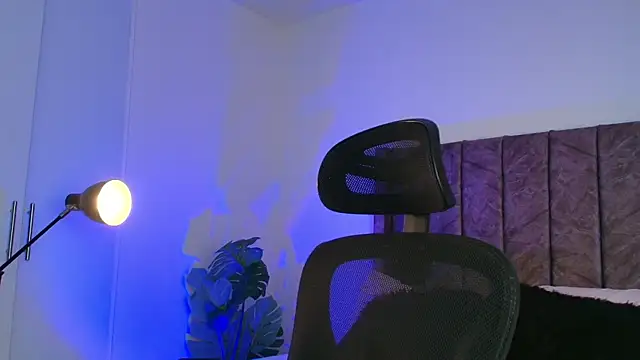 Snapshot of LiamGarcia1 chatting on November 27, 1:13 pm LiamGarcia1 online show from November 27, 1:13 pm