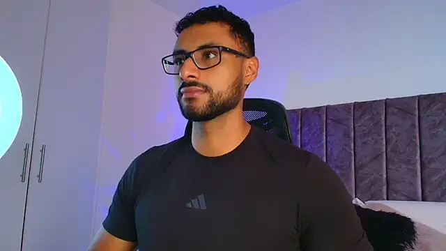 Snapshot of LiamGarcia1 chatting on November 28, 2:53 pm LiamGarcia1 online show from November 28, 2:53 pm