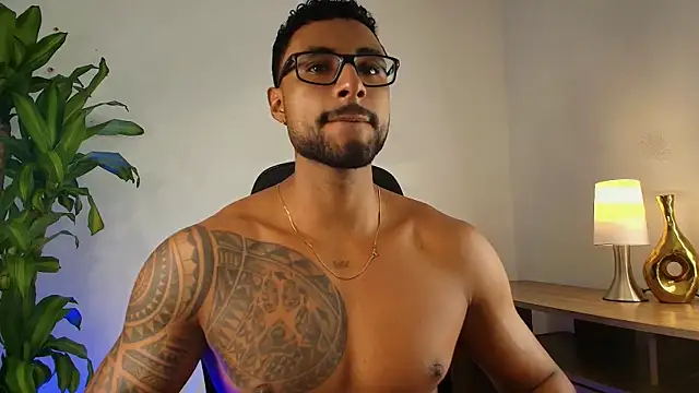 LiamGarcia1 online show from January 9, 11:39 pm