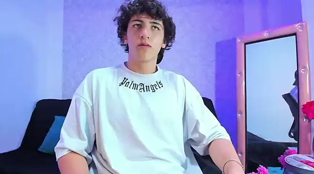 Snapshot of Kerverr_ chatting on December 2, 1:47 am Kerverr  online show from December 2, 1:47 am