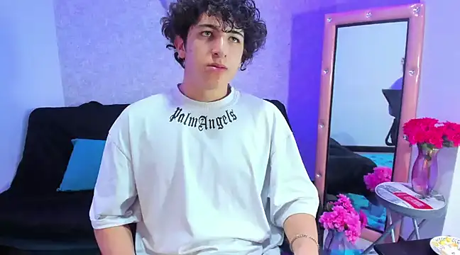 Snapshot of Kerverr_ chatting on December 2, 10:01 pm Kerverr  online show from December 2, 10:01 pm