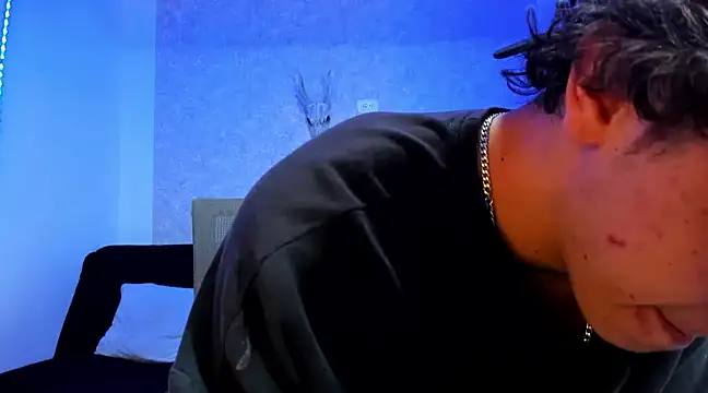 Snapshot of Kerverr_ chatting on December 17, 11:49 pm Kerverr  online show from December 17, 11:49 pm