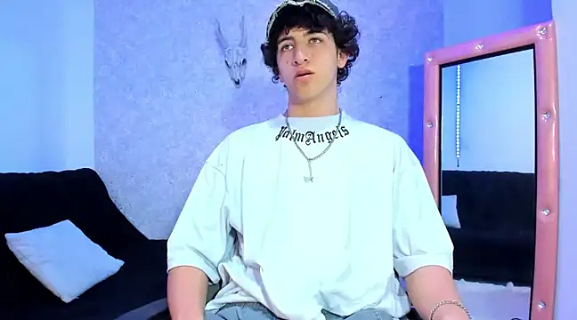 Snapshot of Kerverr_ chatting on December 27, 6:24 am Kerverr  online show from December 27, 6:24 am