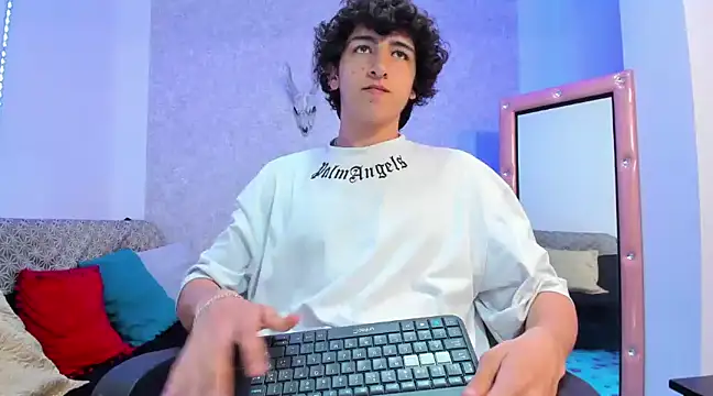 Snapshot of Kerverr_ chatting on February 5, 1:26 am Kerverr  online show from February 5, 1:26 am