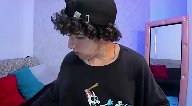 Snapshot of Kerverr_ chatting on February 6, 2:33 am Kerverr  online show from February 6, 2:33 am