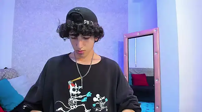 Snapshot of Kerverr_ chatting on February 7, 11:55 pm Kerverr  online show from February 7, 11:55 pm