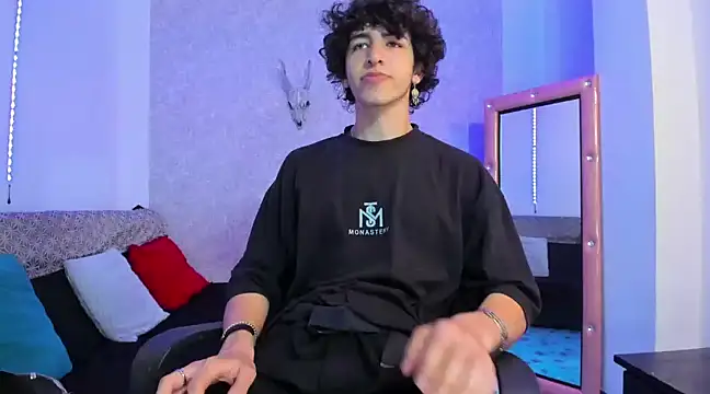 Snapshot of Kerverr_ chatting on February 8, 7:49 pm Kerverr  online show from February 8, 7:49 pm