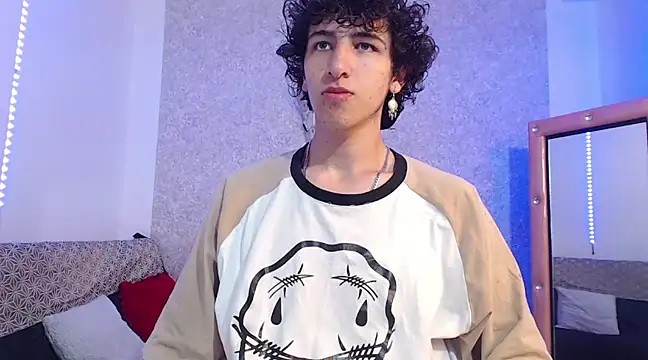 Snapshot of Kerverr_ chatting on February 12, 1:48 pm Kerverr  online show from February 12, 1:48 pm