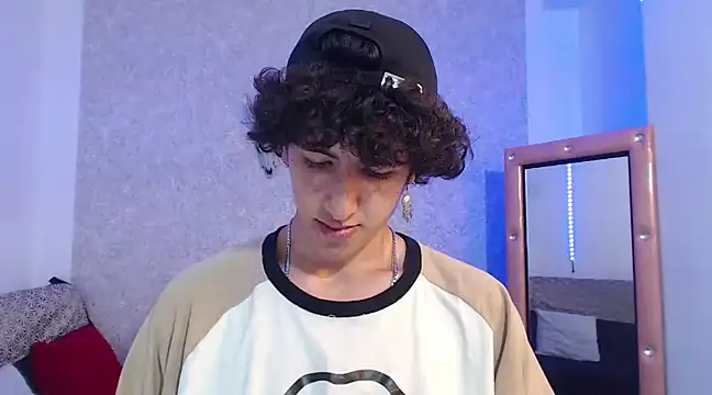 Snapshot of Kerverr_ chatting on February 12, 7:56 pm Kerverr  online show from February 12, 7:56 pm