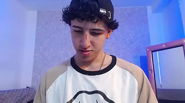 Snapshot of Kerverr_ chatting on February 15, 1:49 pm Kerverr  online show from February 15, 1:49 pm