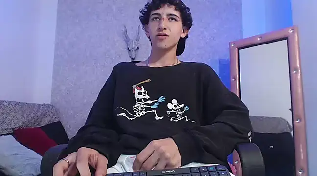 Snapshot of Kerverr_ chatting on February 17, 10:58 pm Kerverr  online show from February 17, 10:58 pm