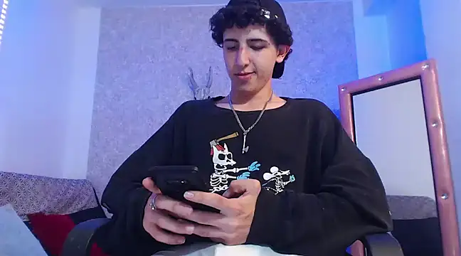 Snapshot of Kerverr_ chatting on February 18, 11:41 pm Kerverr  online show from February 18, 11:41 pm