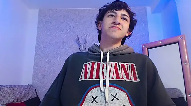 Snapshot of Kerverr_ chatting on February 19, 1:28 pm Kerverr  online show from February 19, 1:28 pm