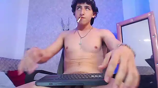 Snapshot of Kerverr_ chatting on February 19, 10:42 pm Kerverr  online show from February 19, 10:42 pm