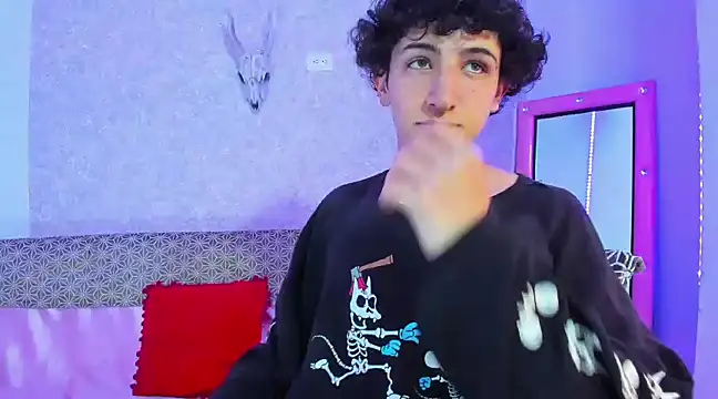 Snapshot of Kerverr_ chatting on March 13, 3:17 pm Kerverr  online show from March 13, 3:17 pm