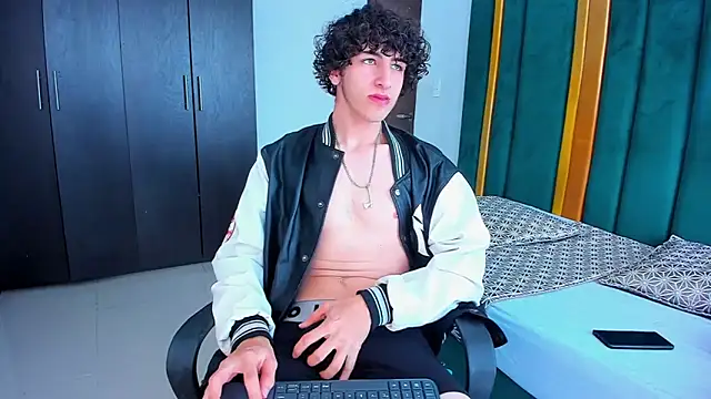 Snapshot of Kerverr_ chatting on September 9, 3:33 pm Kerverr  online show from September 9, 3:33 pm