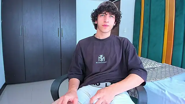 Snapshot of Kerverr_ chatting on September 10, 5:57 pm Kerverr  online show from September 10, 5:57 pm