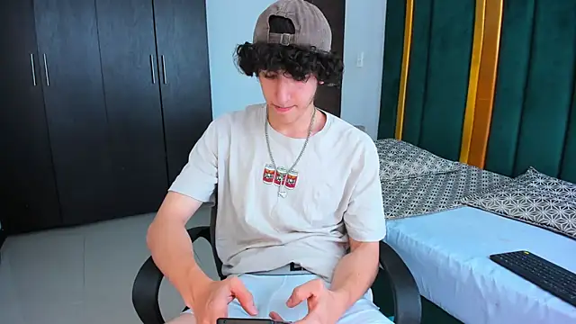 Snapshot of Kerverr_ chatting on September 11, 5:35 pm Kerverr  online show from September 11, 5:35 pm