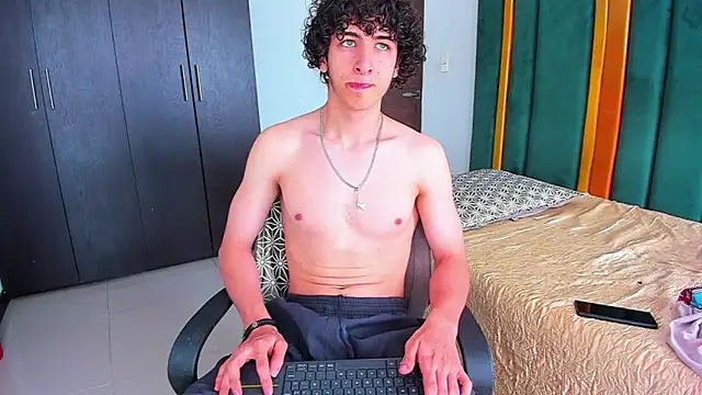 Snapshot of Kerverr_ chatting on September 21, 4:30 pm Kerverr  online show from September 21, 4:30 pm