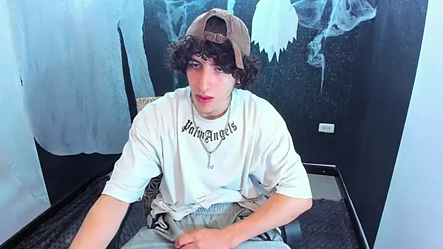 Snapshot of Kerverr_ chatting on October 16, 5:47 pm Kerverr  online show from October 16, 5:47 pm