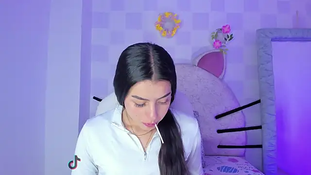 nattaly adams online show from October 1, 7:42 pm