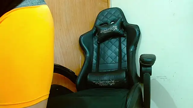 Snapshot of Danyer33 chatting on March 18, 6:36 am Danyer33 online show from March 18, 6:36 am