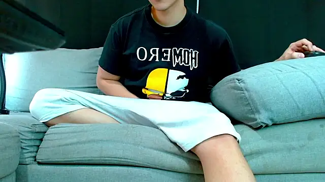 Snapshot of Danyer33 chatting on November 4, 10:58 am Danyer33 online show from November 4, 10:58 am