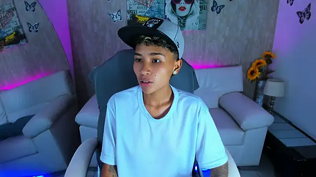 Snapshot of nova_sex01 chatting on December 4, 4:22 am nova sex01 online show from December 4, 4:22 am