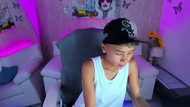 Snapshot of nova_sex01 chatting on December 14, 5:46 am nova sex01 online show from December 14, 5:46 am