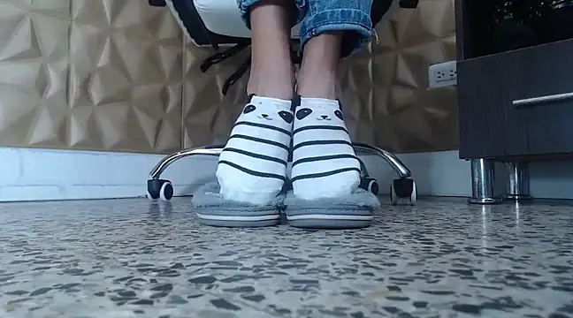 AmiraDulcee online show from December 21, 4:57 pm