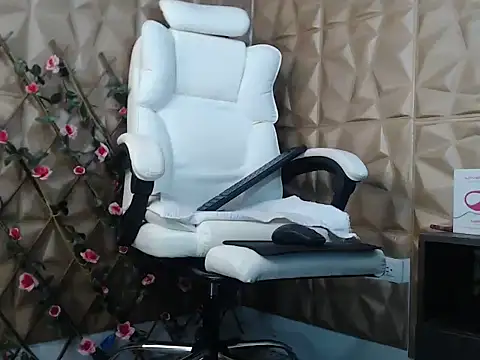 AmiraDulcee online show from December 27, 1:39 pm