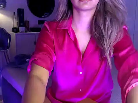 Snapshot of trippy_tina chatting on June 21, 5:59 pm trippy tina online show from June 21, 5:59 pm