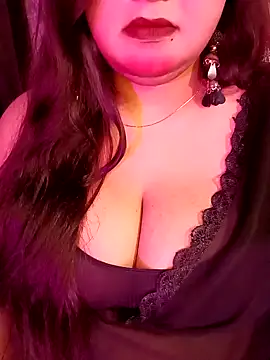 Suhanakhan00 online show from April 8, 8:58 am