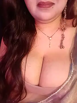 Snapshot of Suhanakhan00 chatting on July 15, 8:19 am Suhanakhan00 online show from July 15, 8:19 am