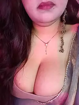 Snapshot of Suhanakhan00 chatting on July 18, 9:02 am Suhanakhan00 online show from July 18, 9:02 am
