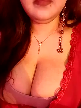 Snapshot of Suhanakhan00 chatting on July 19, 9:24 am Suhanakhan00 online show from July 19, 9:24 am