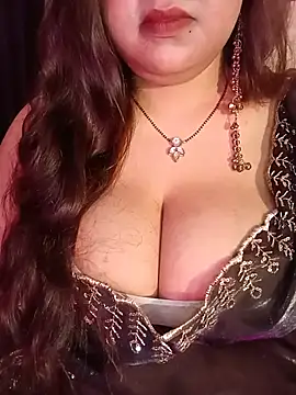 Snapshot of Suhanakhan00 chatting on August 4, 10:18 am Suhanakhan00 online show from August 4, 10:18 am
