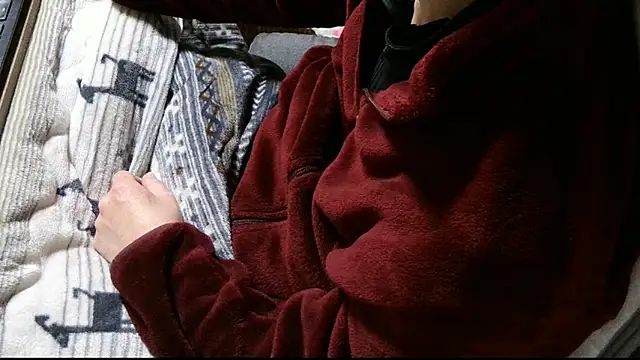 Snapshot of cinnabar_red chatting on April 8, 3:06 am cinnabar red online show from April 8, 3:06 am