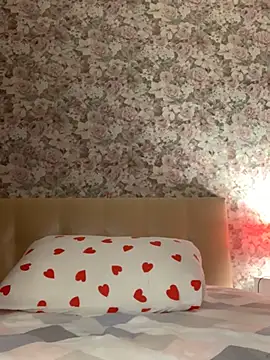 Laura Millf online show from March 9, 5:39 pm