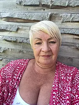 Snapshot of Laura_Millf chatting on July 31, 12:48 pm Laura Millf online show from July 31, 12:48 pm