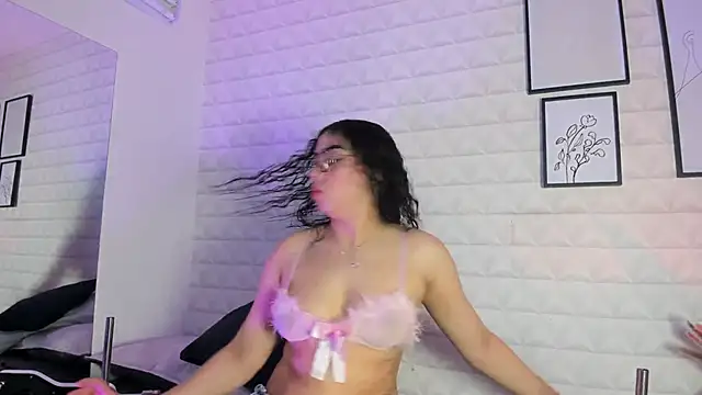Lizzie-Evans online show from April 23, 12:04 pm
