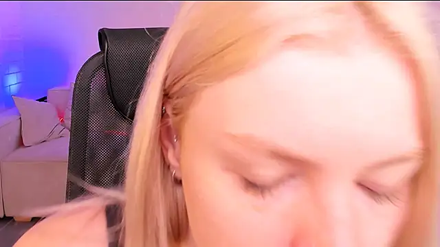 Snapshot of GraceGlamour chatting on November 4, 5:06 am GraceGlamour online show from November 4, 5:06 am