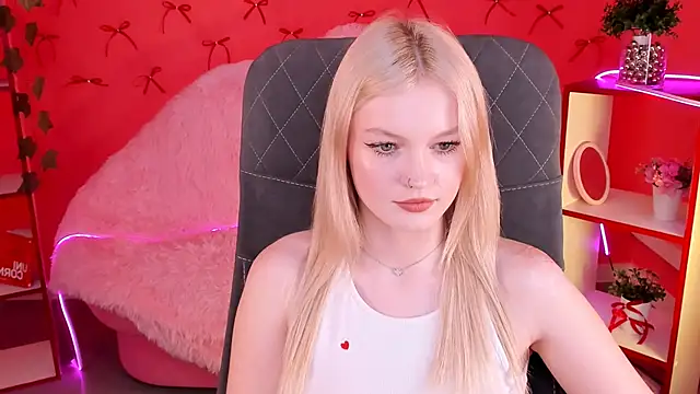 Snapshot of GraceGlamour chatting on November 10, 1:10 pm GraceGlamour online show from November 10, 1:10 pm