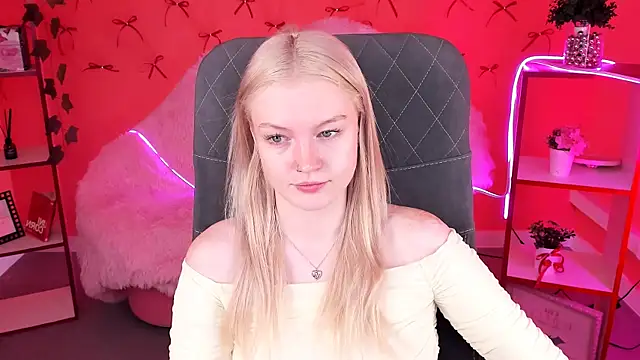 Snapshot of GraceGlamour chatting on November 22, 5:06 am GraceGlamour online show from November 22, 5:06 am