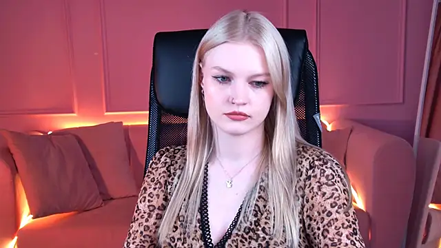 Snapshot of GraceGlamour chatting on December 15, 1:26 pm GraceGlamour online show from December 15, 1:26 pm