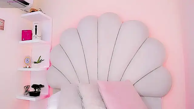 CandyJoselyn online show from June 8, 1:00 pm