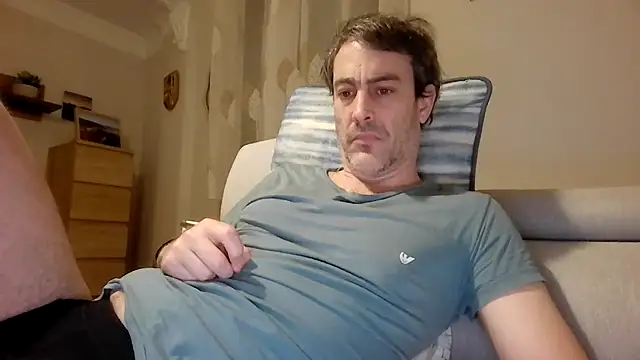 Snapshot of basquehotboy chatting on February 27, 9:59 pm basquehotboy online show from February 27, 9:59 pm
