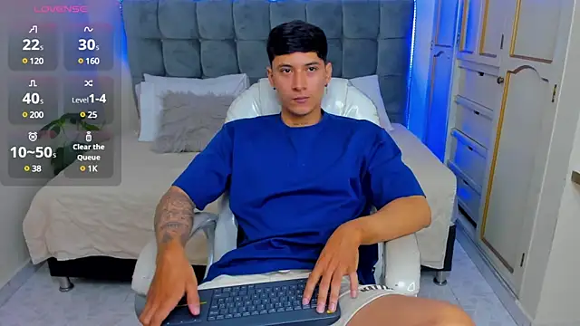 Snapshot of Damian23__ chatting on March 18, 12:58 pm Damian23 online show from March 18, 12:58 pm